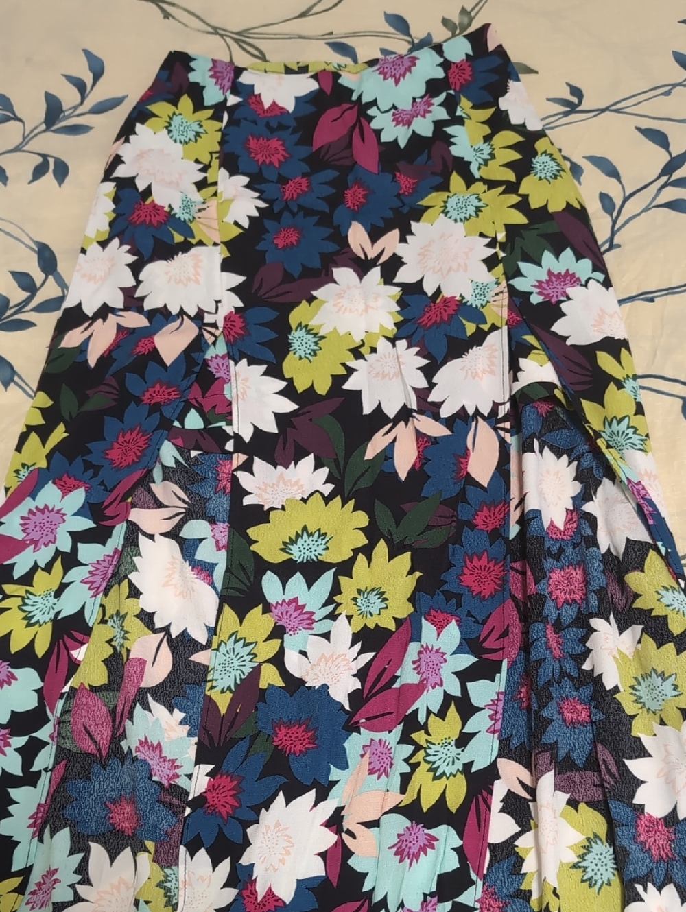 Guess Floral Skirt NWT 🌺